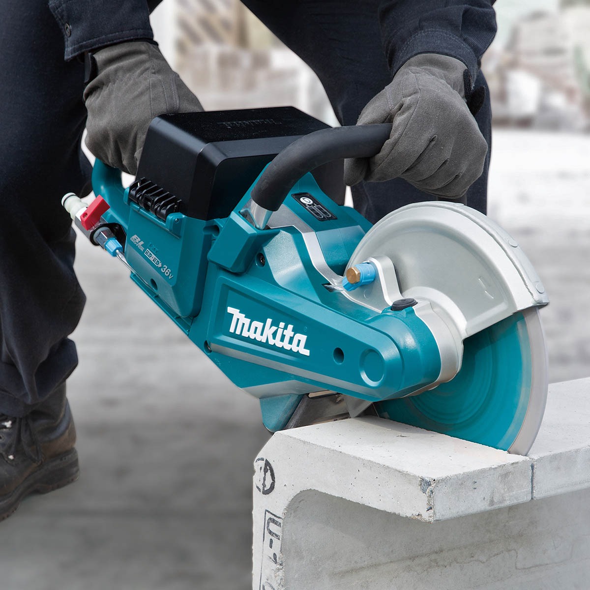 MAKITA DCE090 18V DISC CUTTER - Image 2
